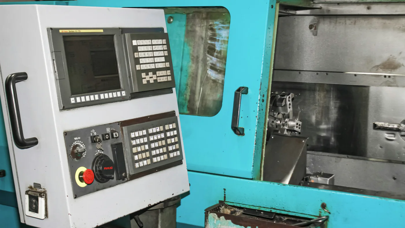 Besturingspaneel van een CNC-draaibank