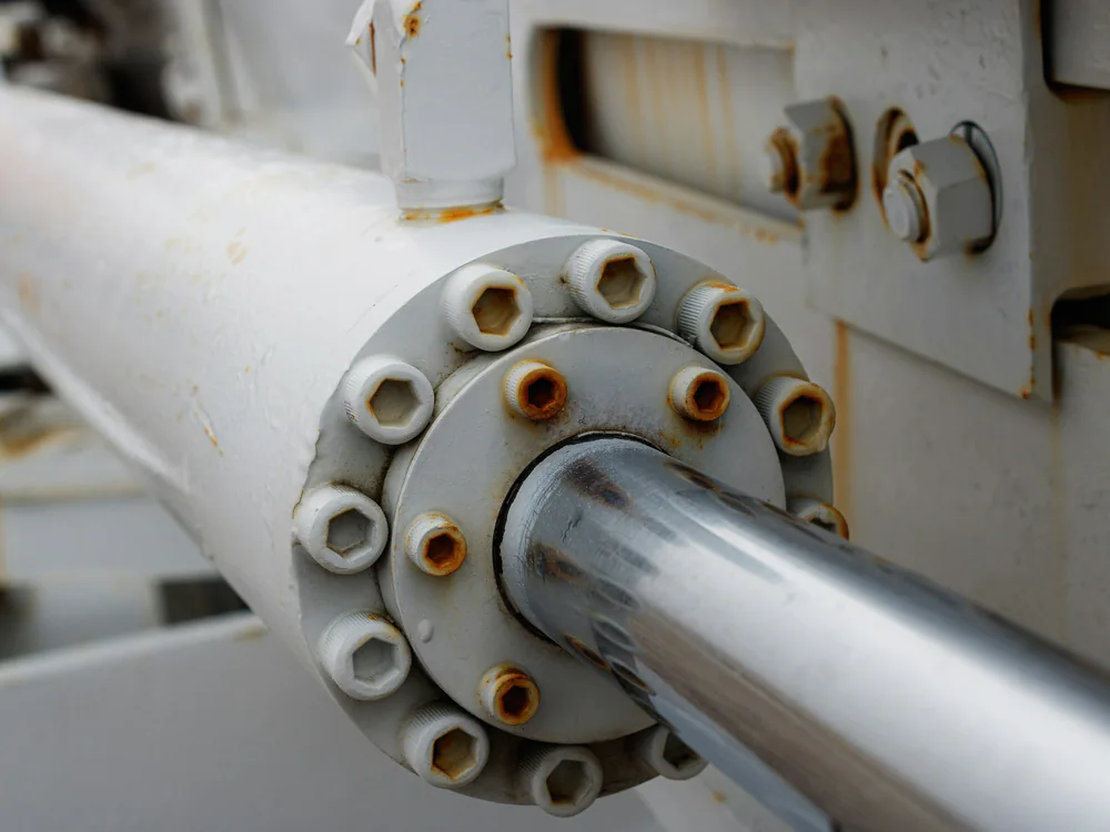 Hydraulische cilinder met flens van dichtbij