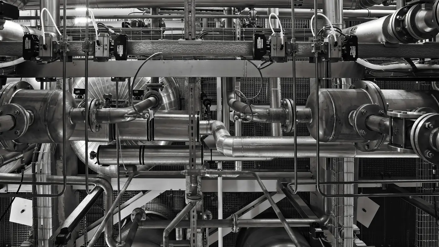 Industriele leidingen, afsluiters en pompen