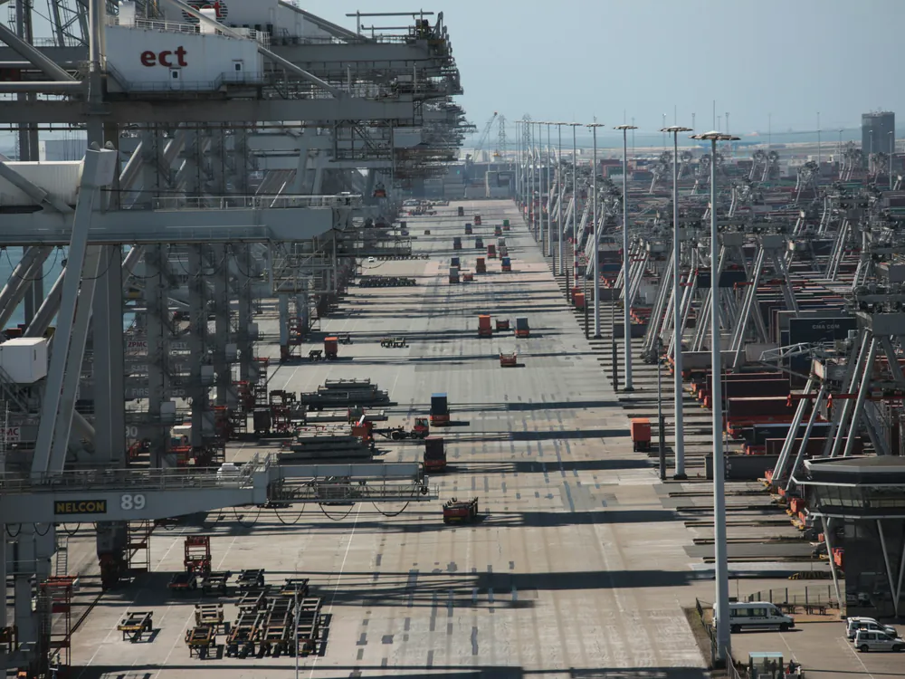 Geautomatiseerde containerterminal op de Maasvlakte