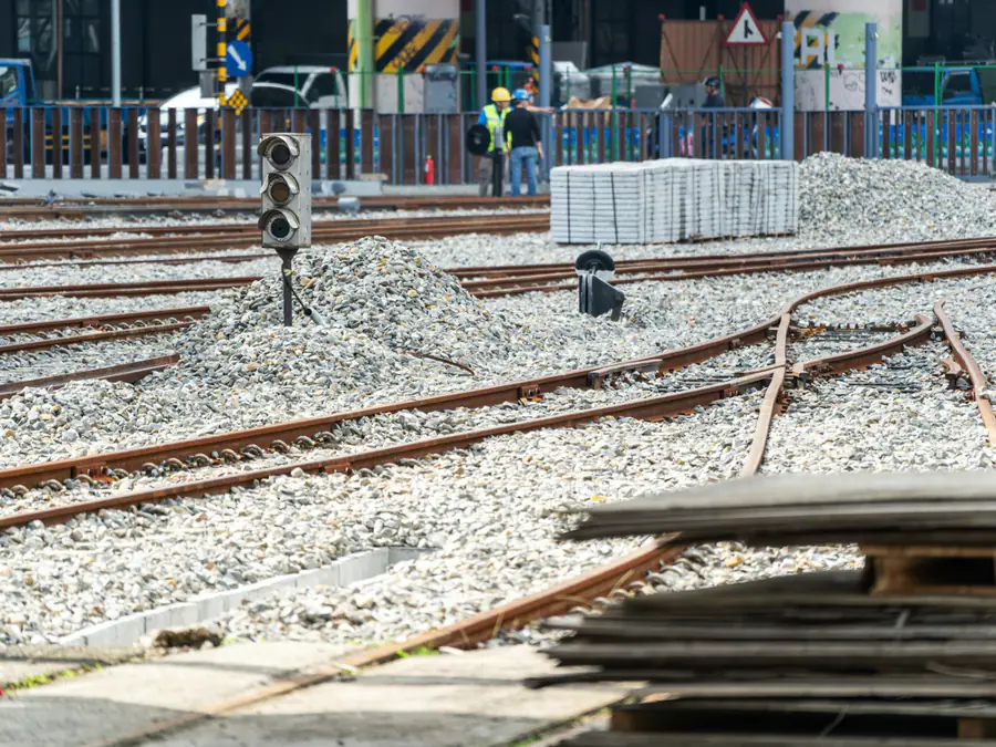 Spoorwerkzaamheden met nieuwe wissels en ballast