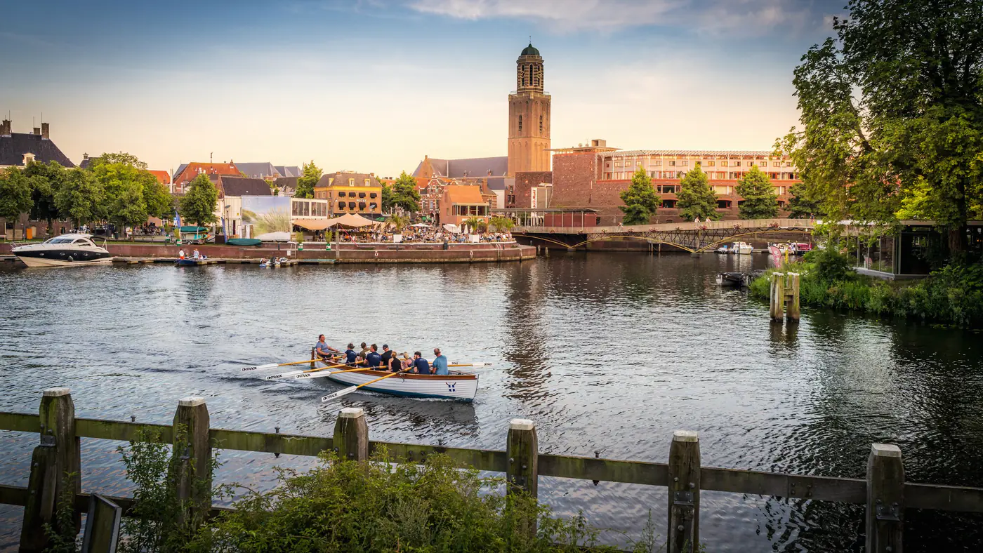 Zwolle aan het water met de Peperbus